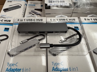 41x Adapter USB-C (38x 6-in-1, 3x 5-in-1)